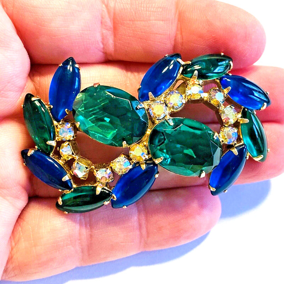 Vintage Brooch Mid Century Rhinestones Green Blue AB Prong Set Stones 50's 60's - Picture 4 of 6